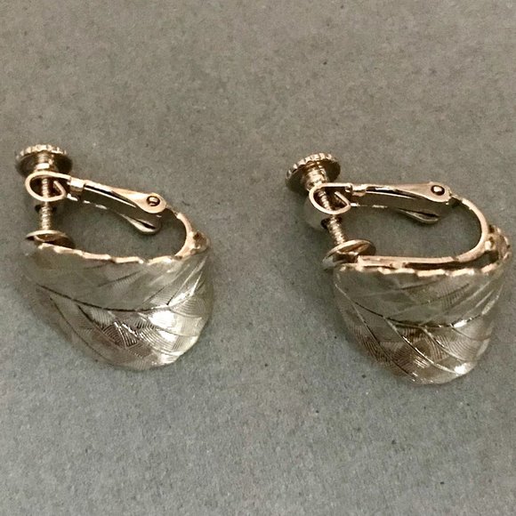 Vintage Napier Silver Curved Leaf Earrings - Picture 2 of 6